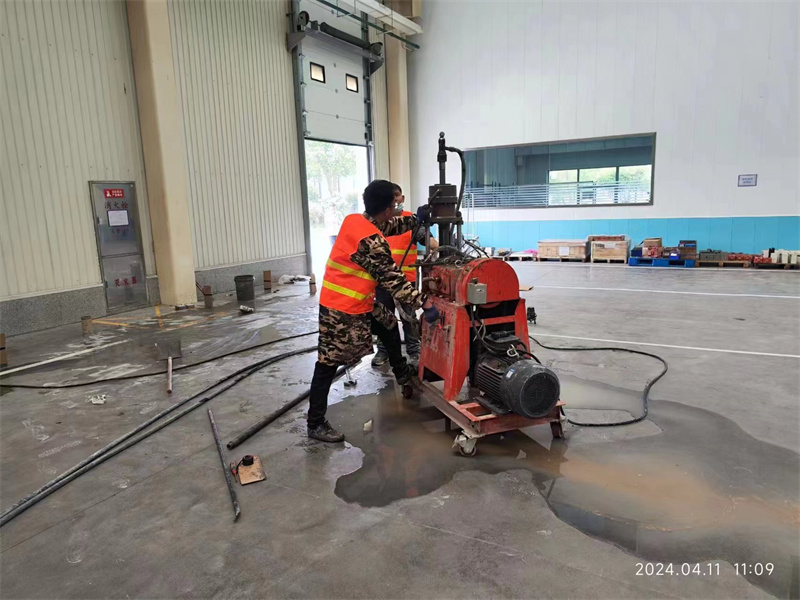 和硕厂房地面下沉塌陷注浆加固施工